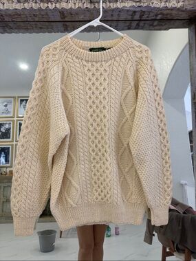 Vintage Cream Cable-Knit Crewneck Sweater - Classic Aran Style